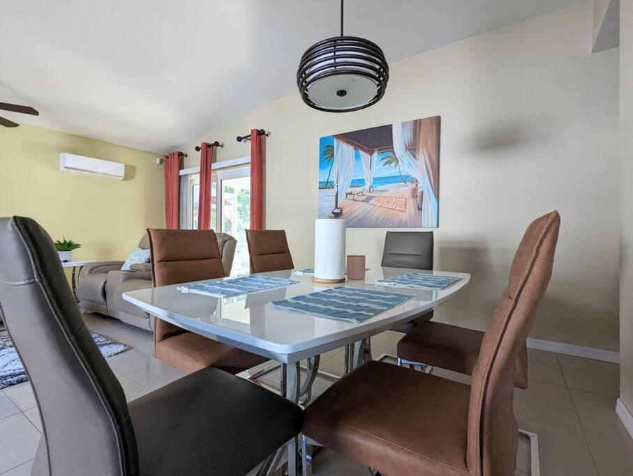 3Bed & 2Bath Property Couple Minutes From Siesta Key Beach & Downtown ساراسوتا المظهر الخارجي الصورة